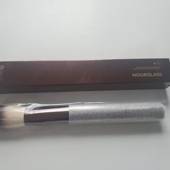 BNIB  ✅ Hourglass Nº 2 Foundation/ Blush Brush✨ NEW IN BOX - Picture 12 of 16